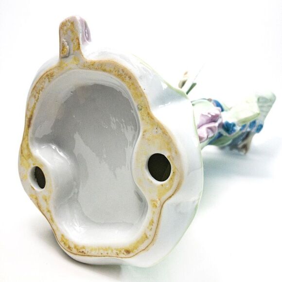 Fine Porcelain Japanese Geisha Statuette in Pastels - Picture 8 of 9